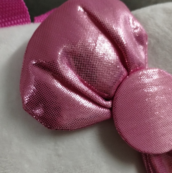 Hello Kitty Plush Backpack - Picture 2 of 6